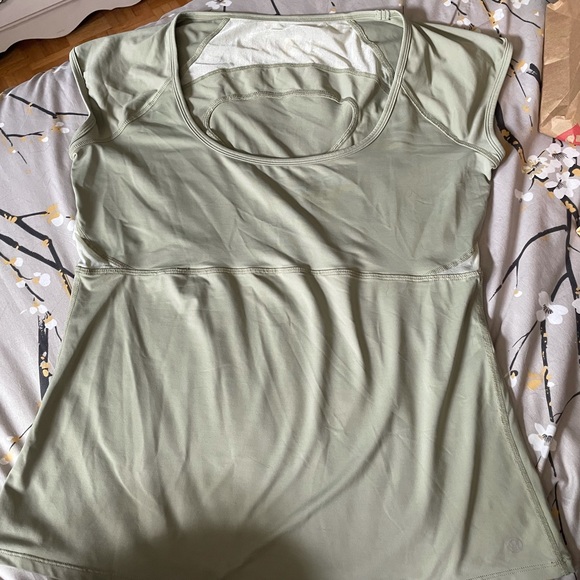 Can someone please identify this lululemon tank? - Picture 1 of 2